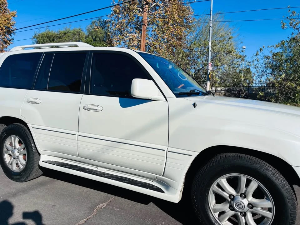 2004 Lexus LX 2nd Gen - Image 10 of 17