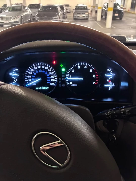 2004 Lexus LX 2nd Gen - Image 15 of 17