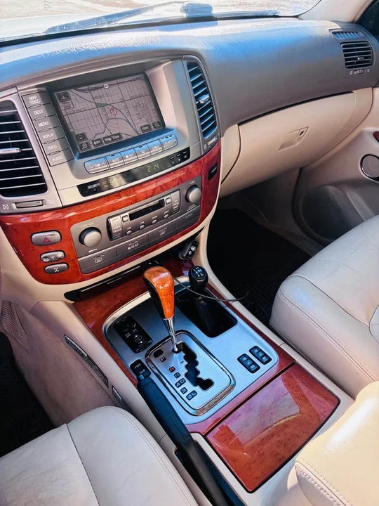2004 Lexus LX 2nd Gen - Image 4 of 17