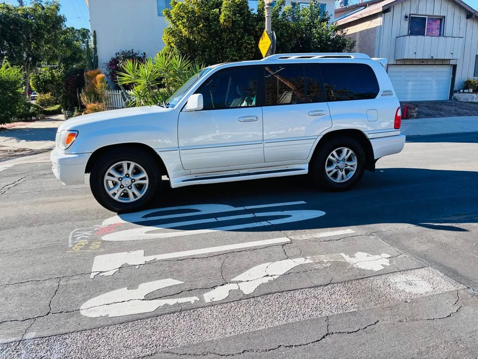 2004 Lexus LX 2nd Gen - Image 8 of 17