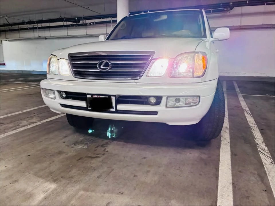 2004 Lexus LX 2nd Gen - Image 14 of 17