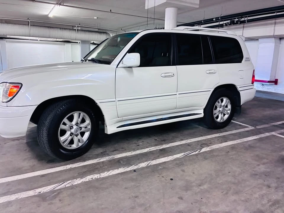 2004 Lexus LX 2nd Gen - Image 16 of 17