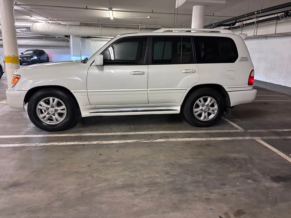 2004 Lexus LX 2nd Gen - Image 17 of 17