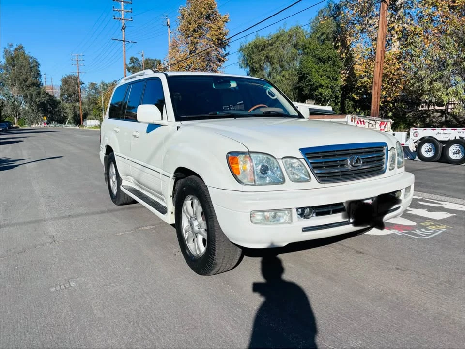 2004 Lexus LX 2nd Gen - Image 11 of 17