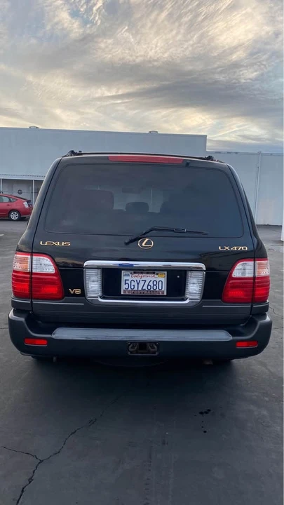 2004 Lexus LX 2nd Gen - Image 5 of 14