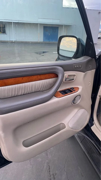 2004 Lexus LX 2nd Gen - Image 11 of 14