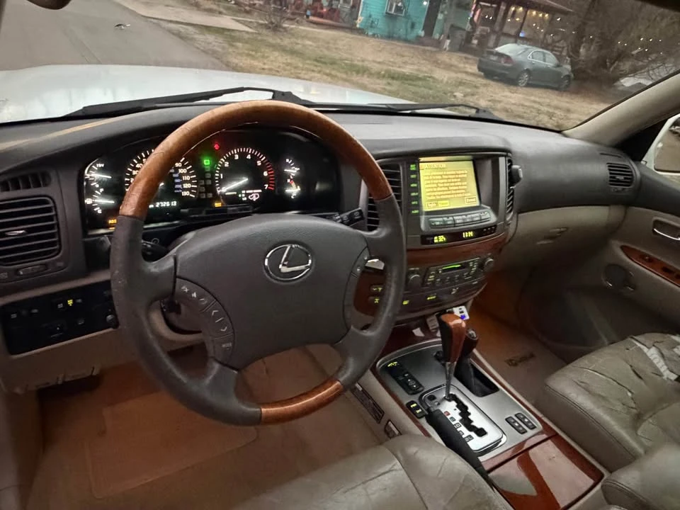 2004 Lexus LX 2nd Gen - Image 6 of 11