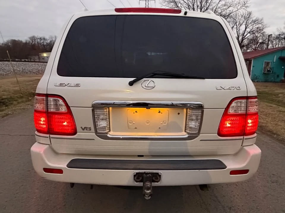 2004 Lexus LX 2nd Gen - Image 5 of 11