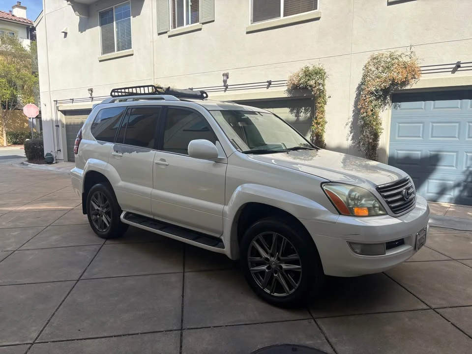 2004 Lexus LX 2nd Gen - Image 4 of 18