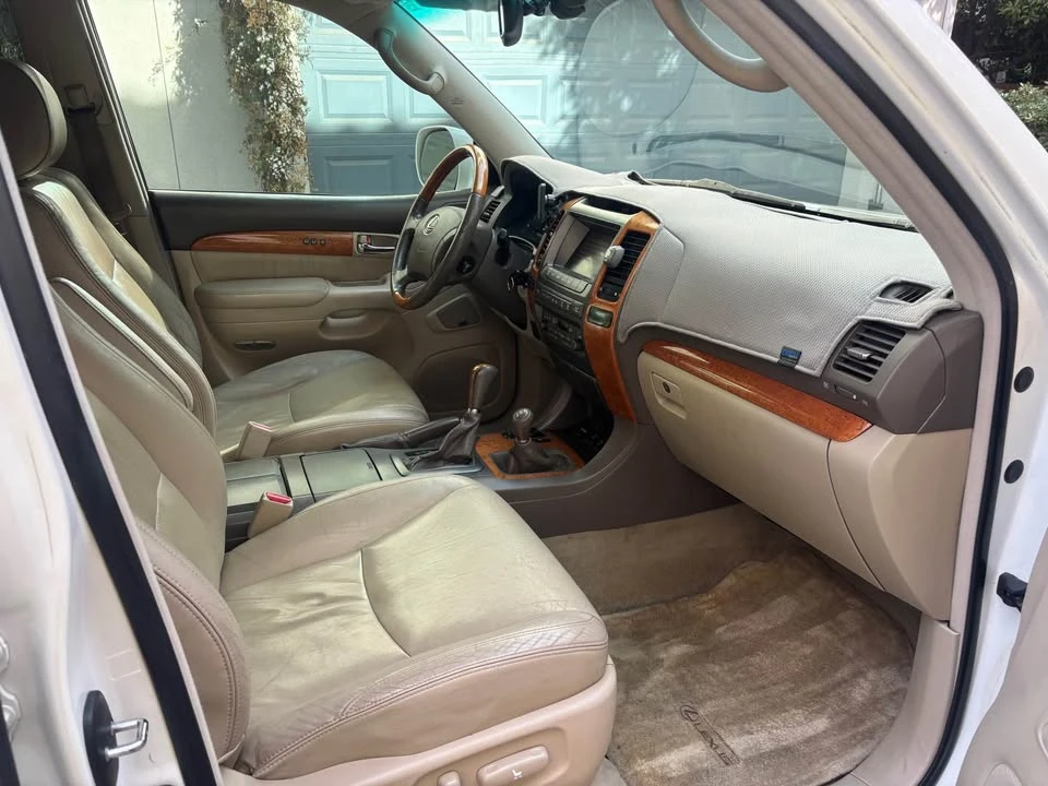 2004 Lexus LX 2nd Gen - Image 10 of 18