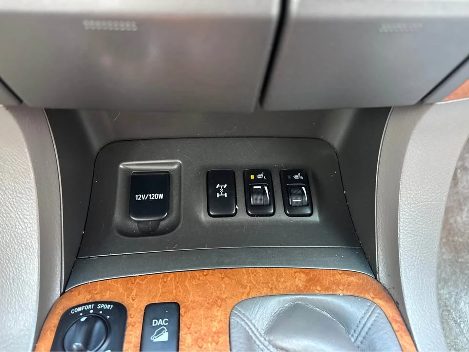 2004 Lexus LX 2nd Gen - Image 16 of 18