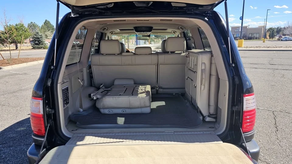 2004 Lexus LX 2nd Gen - Image 9 of 12