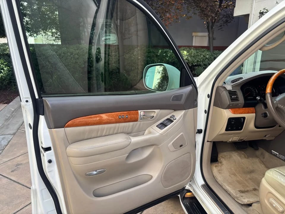 2004 Lexus LX 2nd Gen - Image 11 of 18