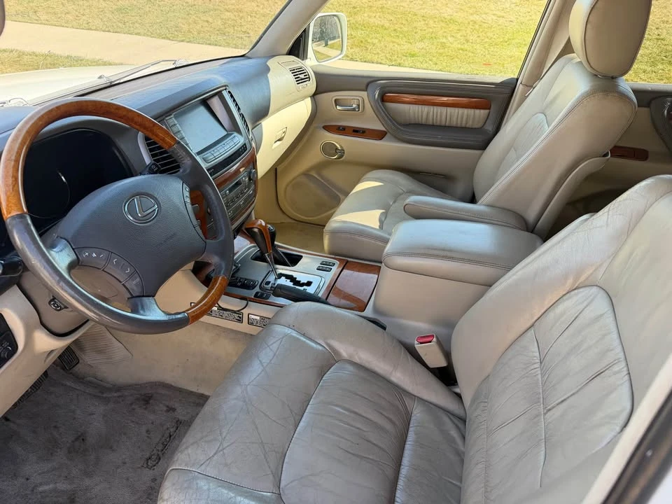 2004 Lexus LX 2nd Gen - Image 11 of 15