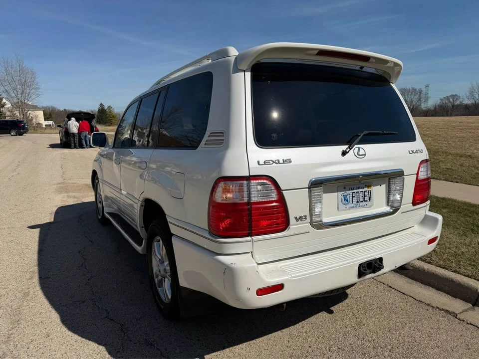 2004 Lexus LX 2nd Gen - Image 7 of 15