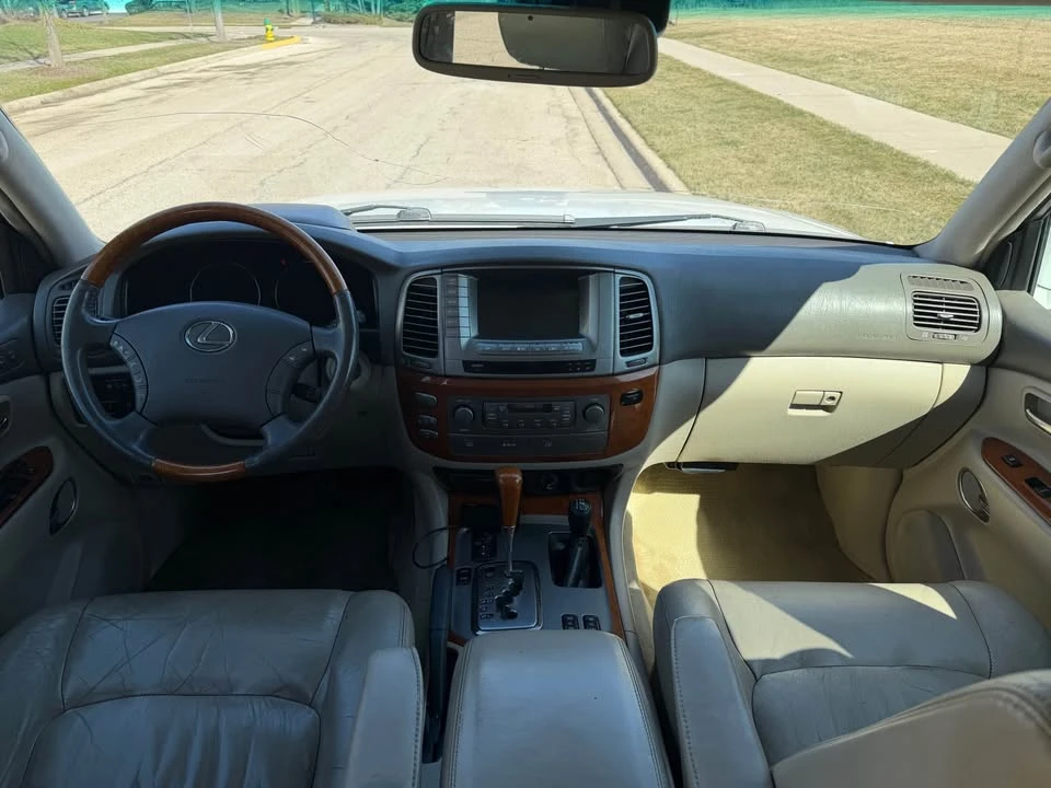 2004 Lexus LX 2nd Gen - Image 9 of 15
