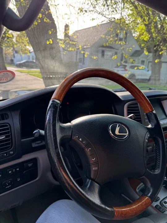 2004 Lexus LX 2nd Gen - Image 5 of 13