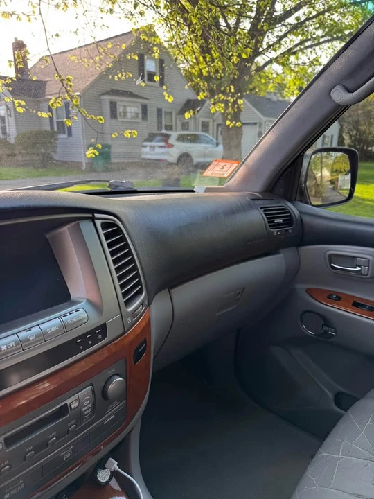 2004 Lexus LX 2nd Gen - Image 4 of 13