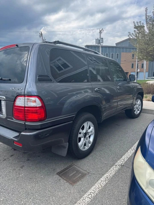 2004 Lexus LX 2nd Gen - Image 12 of 13