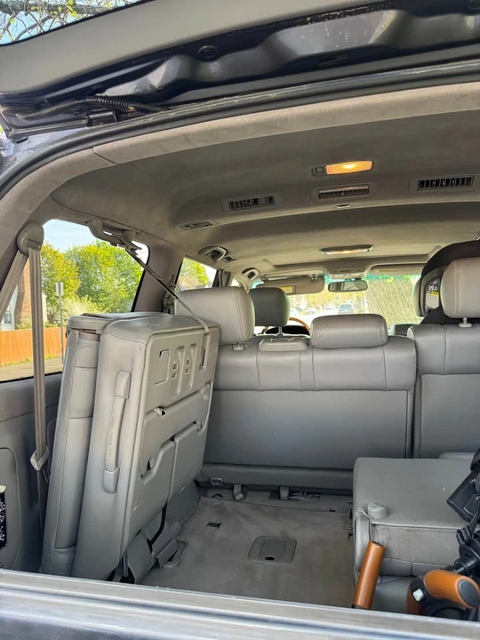 2004 Lexus LX 2nd Gen - Image 6 of 13