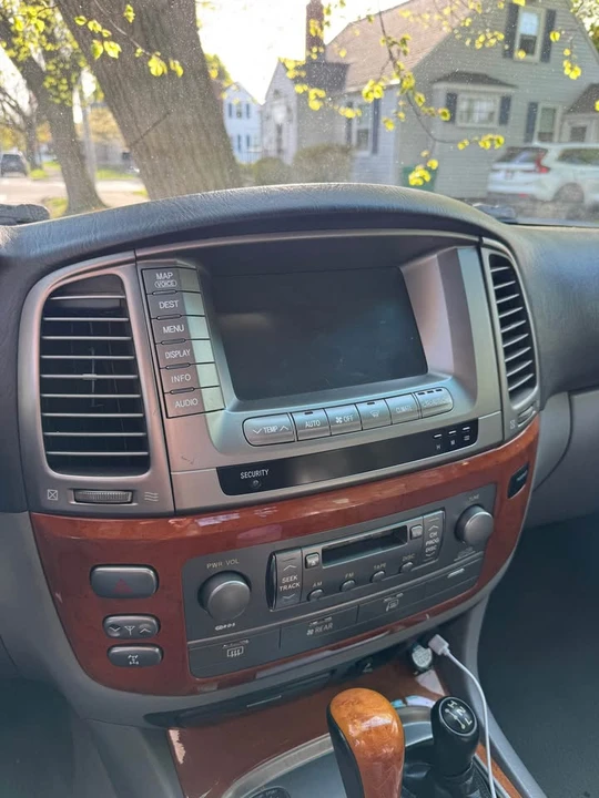2004 Lexus LX 2nd Gen - Image 3 of 13