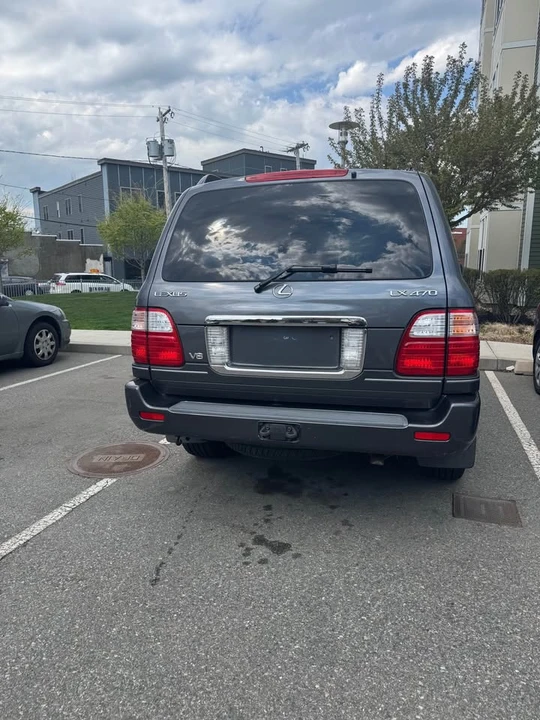 2004 Lexus LX 2nd Gen - Image 10 of 13