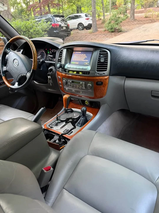 2004 Lexus LX 2nd Gen - Image 8 of 12