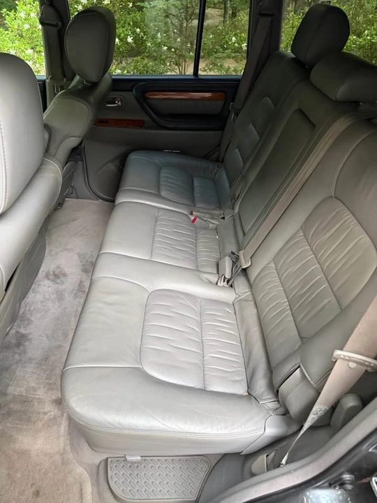 2004 Lexus LX 2nd Gen - Image 11 of 12