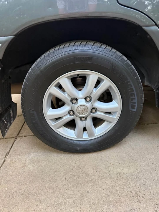 2004 Lexus LX 2nd Gen - Image 6 of 12