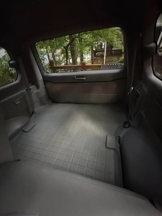2004 Lexus LX 2nd Gen - Image 12 of 12