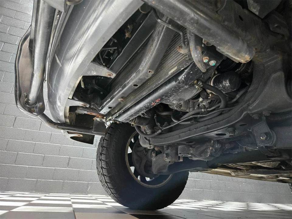 2004 Lexus LX 2nd Gen - Image 21 of 31
