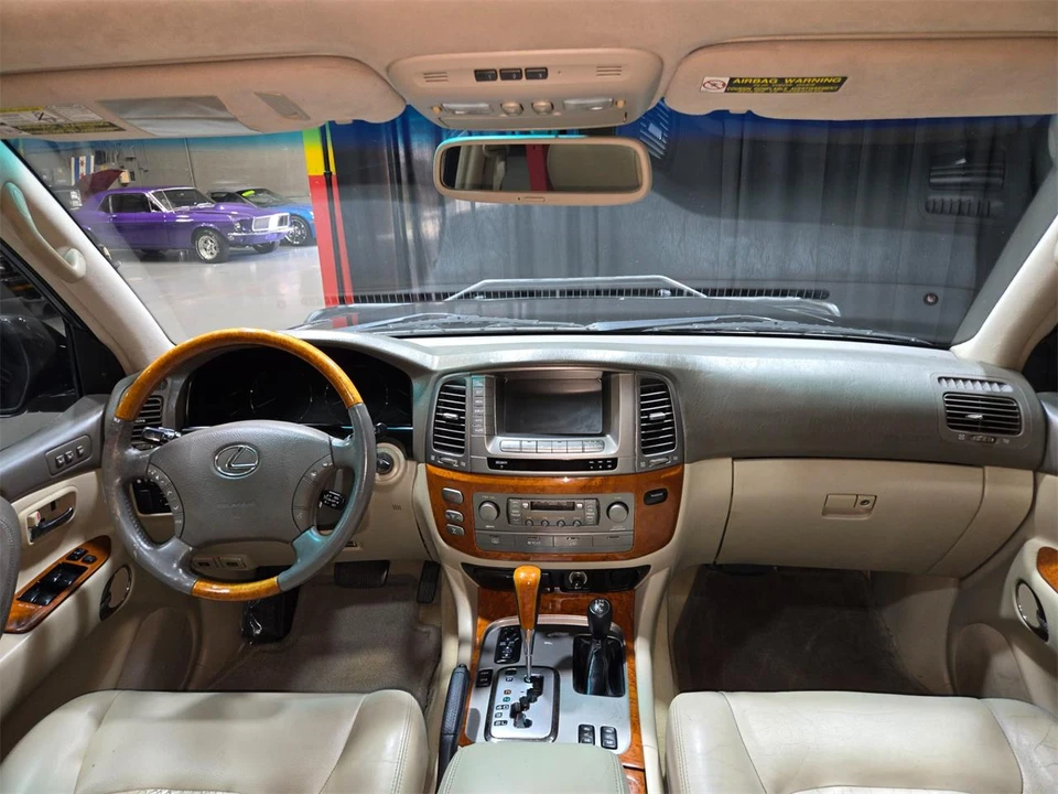 2004 Lexus LX 2nd Gen - Image 6 of 31