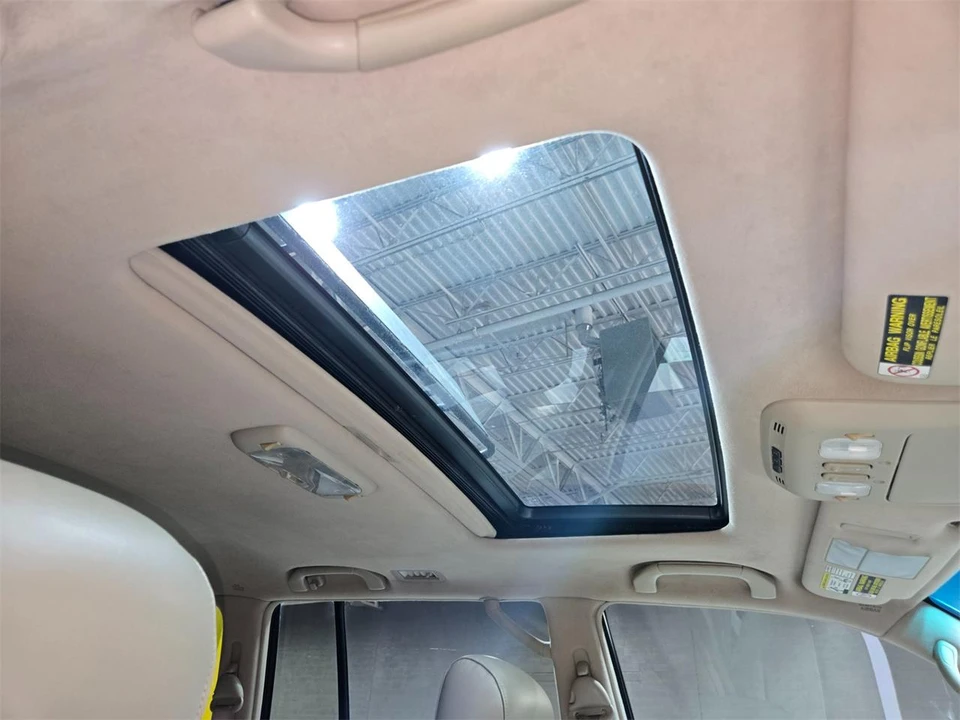 2004 Lexus LX 2nd Gen - Image 11 of 31