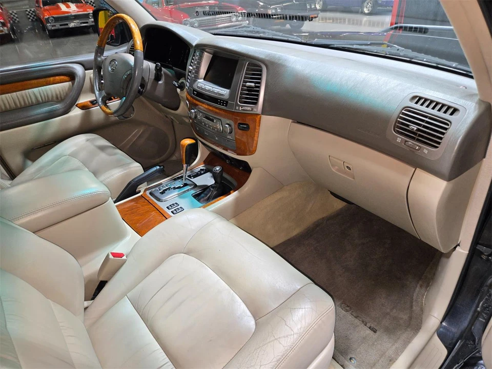 2004 Lexus LX 2nd Gen - Image 7 of 31