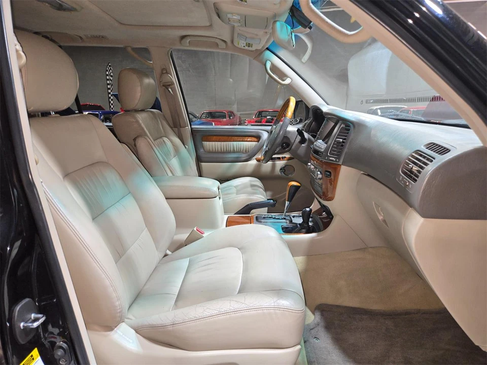 2004 Lexus LX 2nd Gen - Image 8 of 31