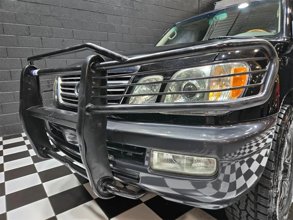 2004 Lexus LX 2nd Gen - Image 18 of 31
