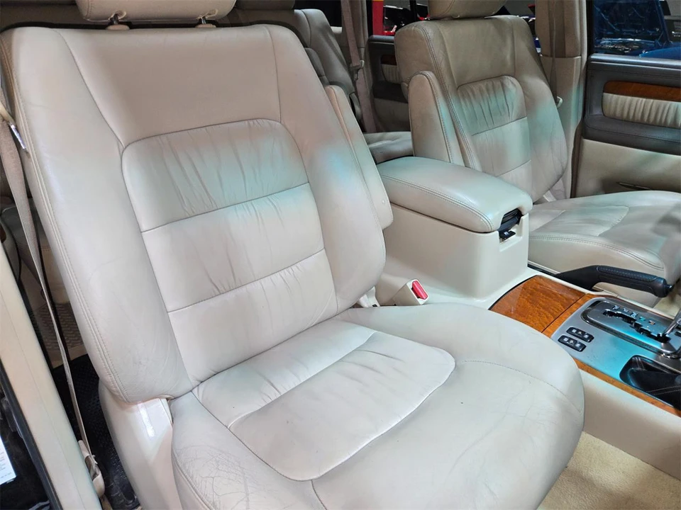 2004 Lexus LX 2nd Gen - Image 9 of 31