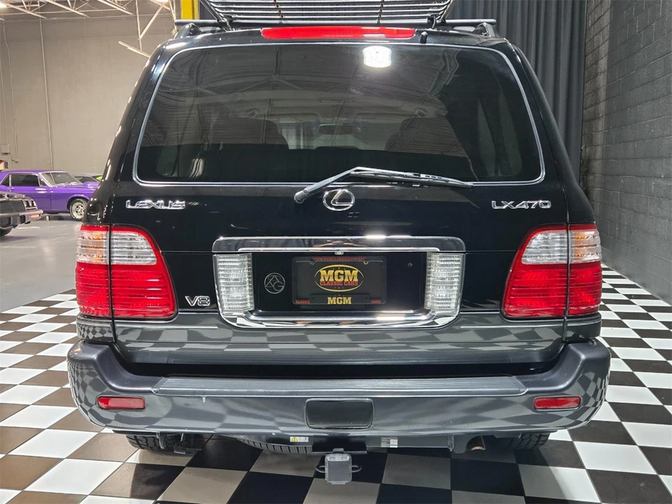 2004 Lexus LX 2nd Gen - Image 4 of 31