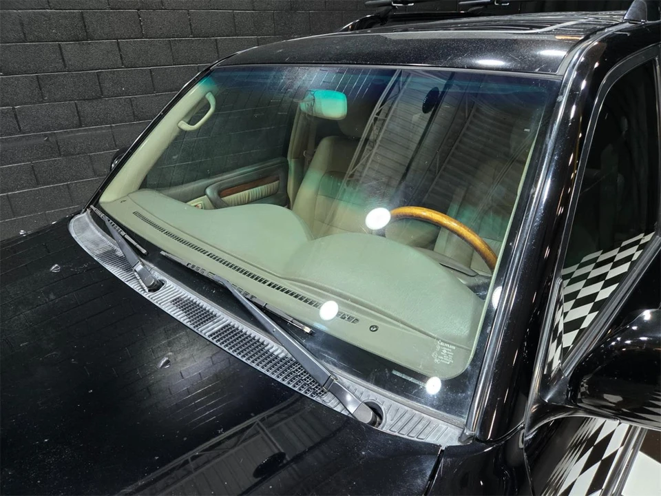 2004 Lexus LX 2nd Gen - Image 25 of 31