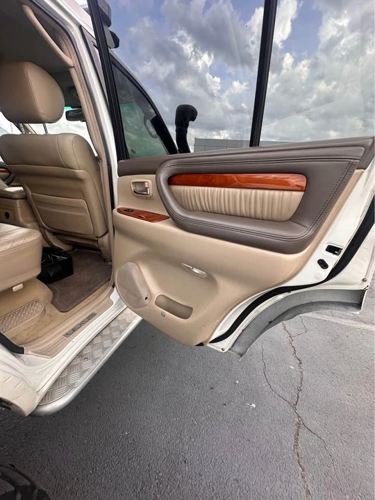 2004 Lexus LX 2nd Gen - Image 8 of 17