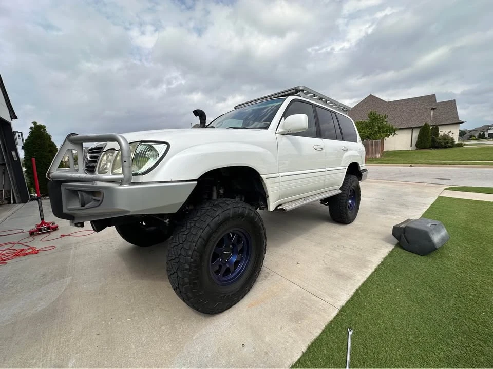2004 Lexus LX 2nd Gen - Image 3 of 17