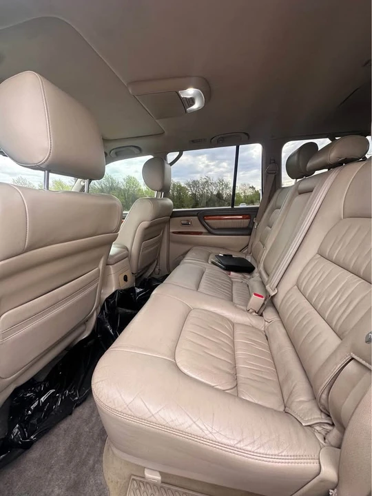 2004 Lexus LX 2nd Gen - Image 11 of 17