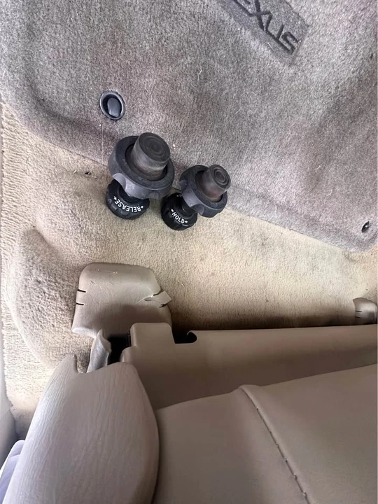 2004 Lexus LX 2nd Gen - Image 14 of 17