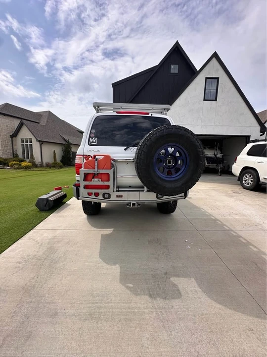 2004 Lexus LX 2nd Gen - Image 4 of 17