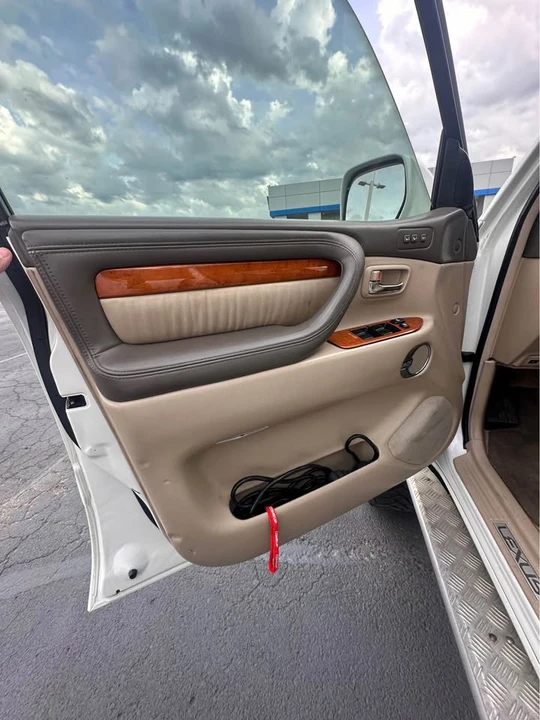 2004 Lexus LX 2nd Gen - Image 10 of 17