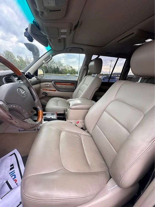 2004 Lexus LX 2nd Gen - Image 13 of 17