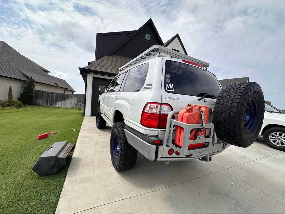 2004 Lexus LX 2nd Gen - Image 6 of 17