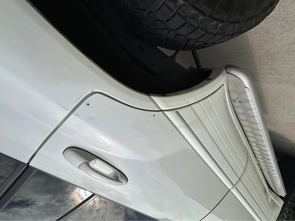 2004 Lexus LX 2nd Gen - Image 7 of 17