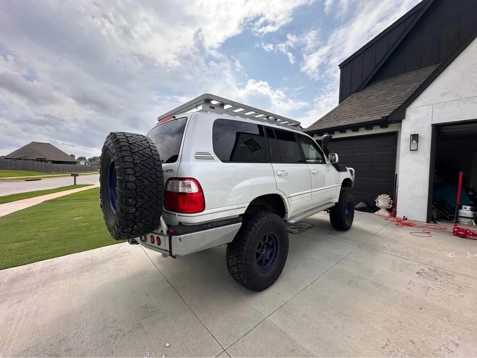 2004 Lexus LX 2nd Gen - Image 5 of 17
