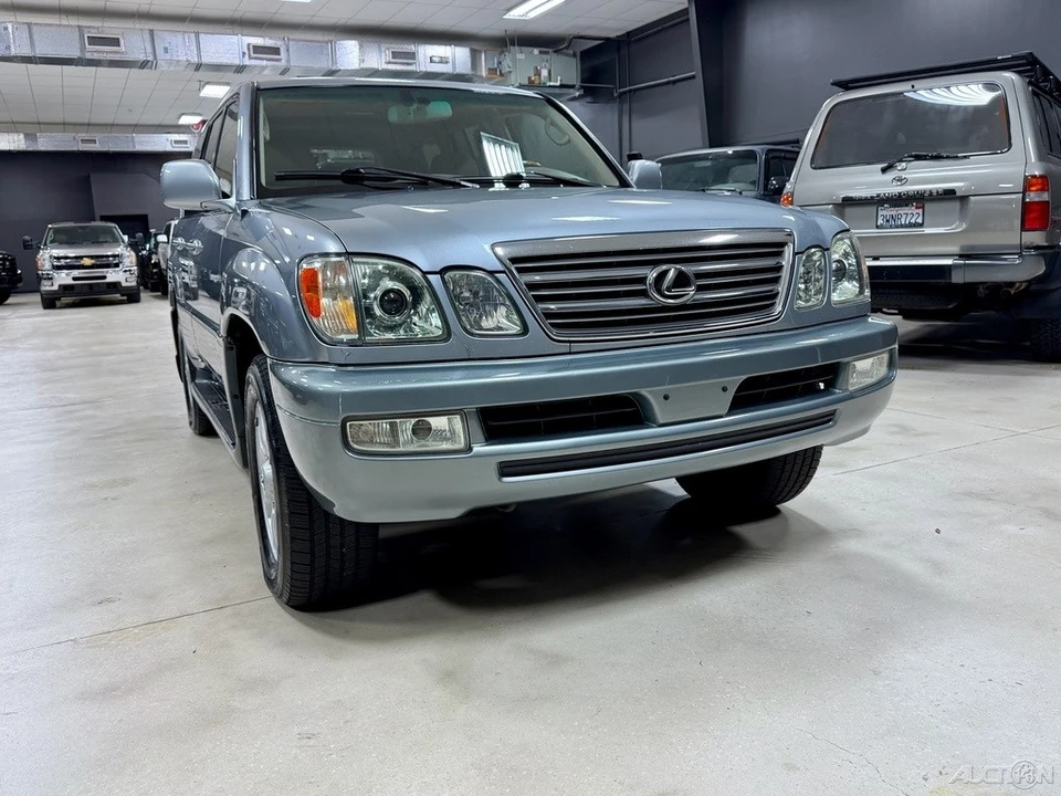 2004 Lexus LX 2nd Gen - Image 5 of 12
